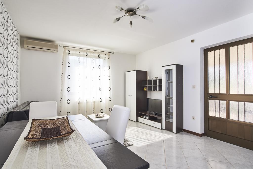 Lovely Roses Apartment Umag Exterior photo