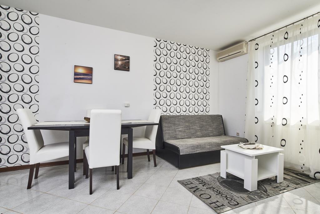 Lovely Roses Apartment Umag Exterior photo